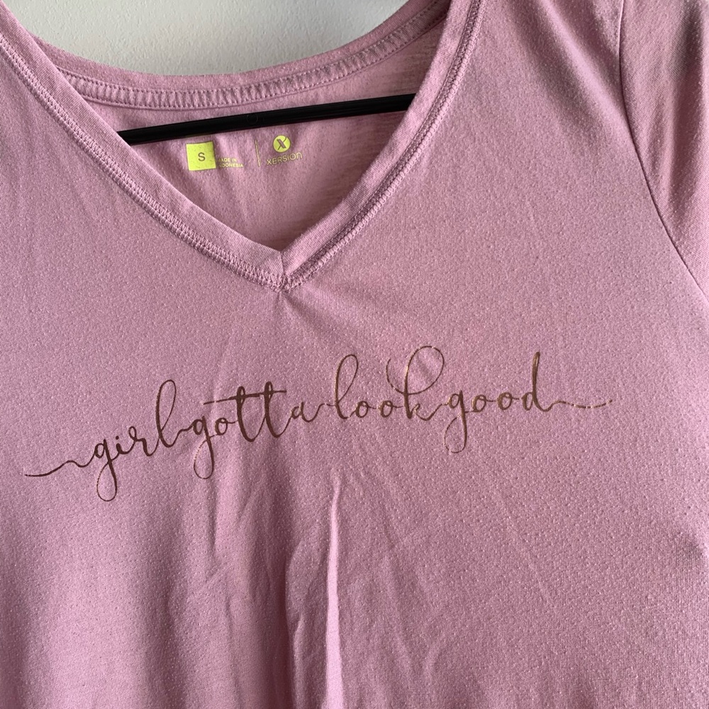 “Girl gotta look good” Vneck